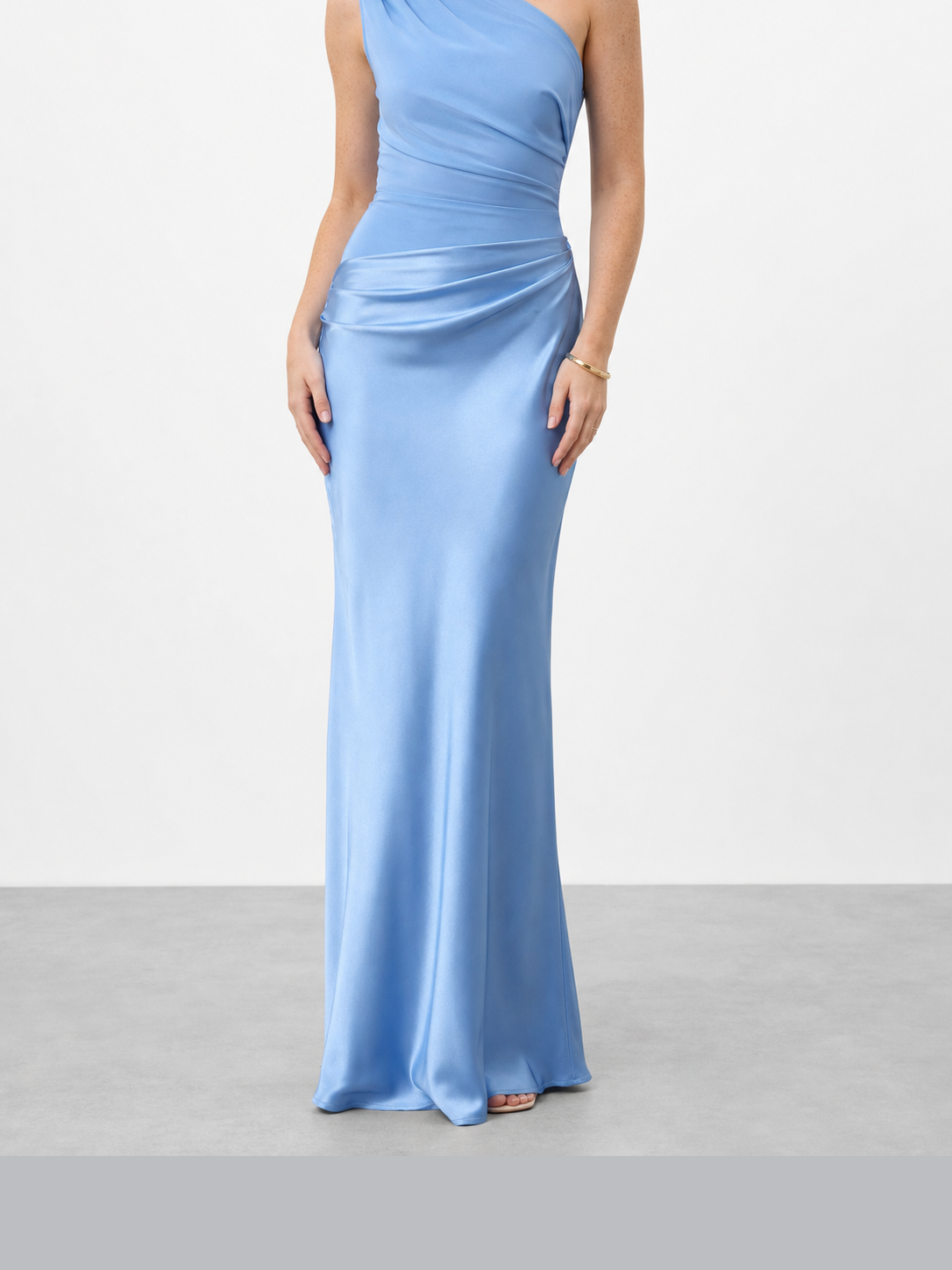 Luna | Vestido largo de satén con abertura