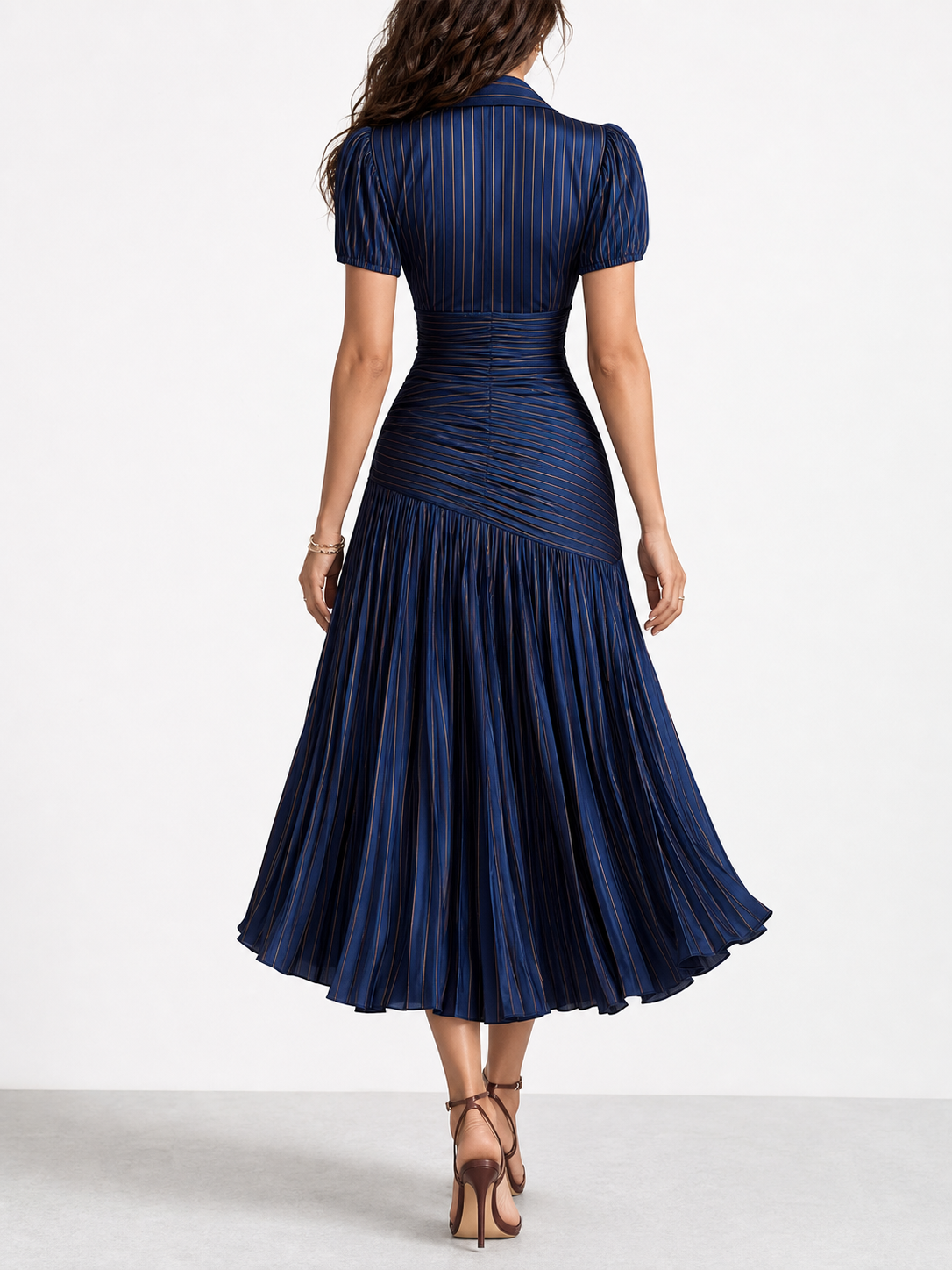 Adriana | Vestido midi de satén con rayas retro