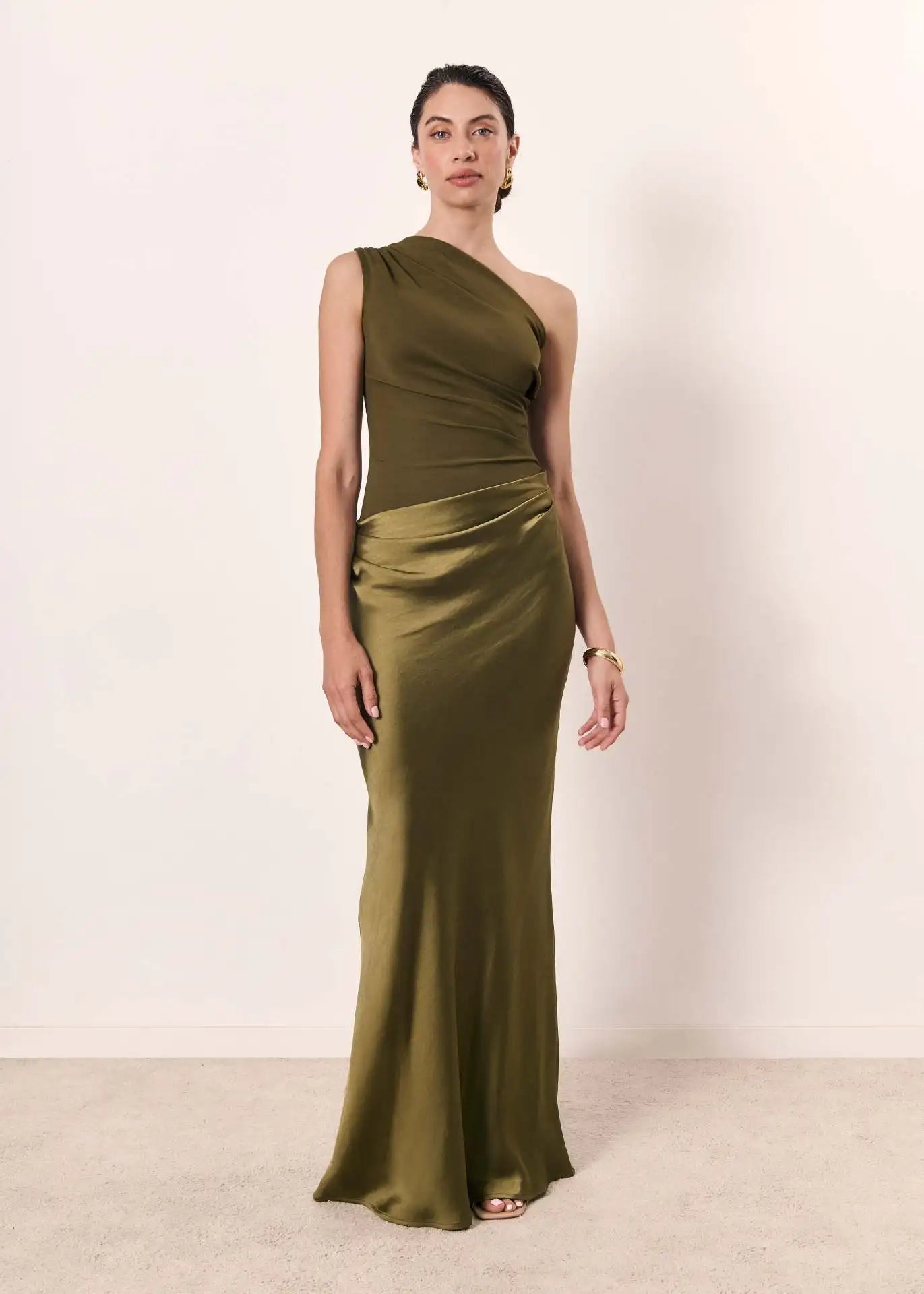 Luna | Vestido largo de satén con abertura
